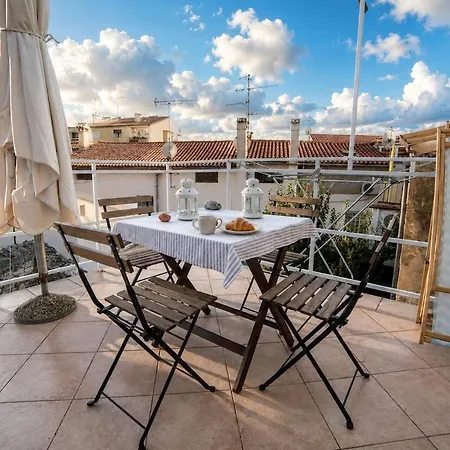 Apartment Artist With Terrace In Old Town