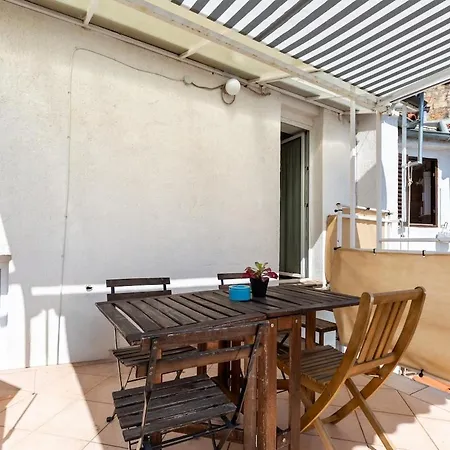 Apartment Artist With Terrace In Old Town