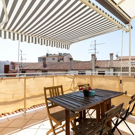 Apartment Artist With Terrace In Old Town *