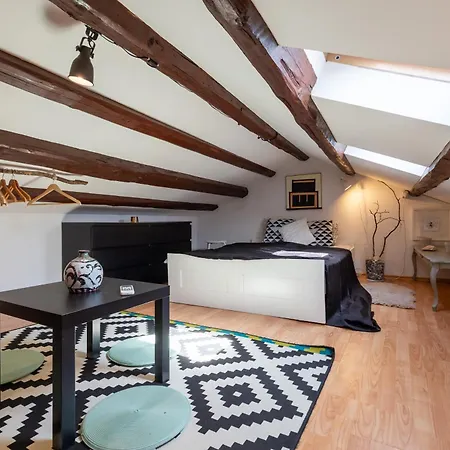 Apartment Artist With Terrace In Old Town *